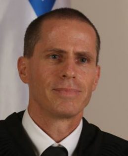 שמואל בר יוסף שופט מושחת