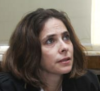 אתי בן דור פרקליטה נחש צפע תפרה תיקים לביבי דוד ביתן וגל הירש