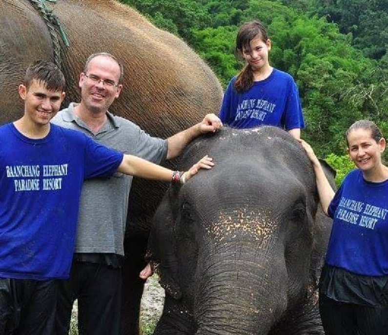 השוטר עודד ראם ומשפחתו מתעללים בפיל צער בעלי חיים