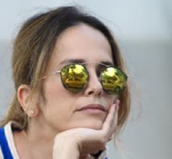 טלי נחשון לוגשי מדגמנת אופנה מביגוד שמוצאת בחירייה