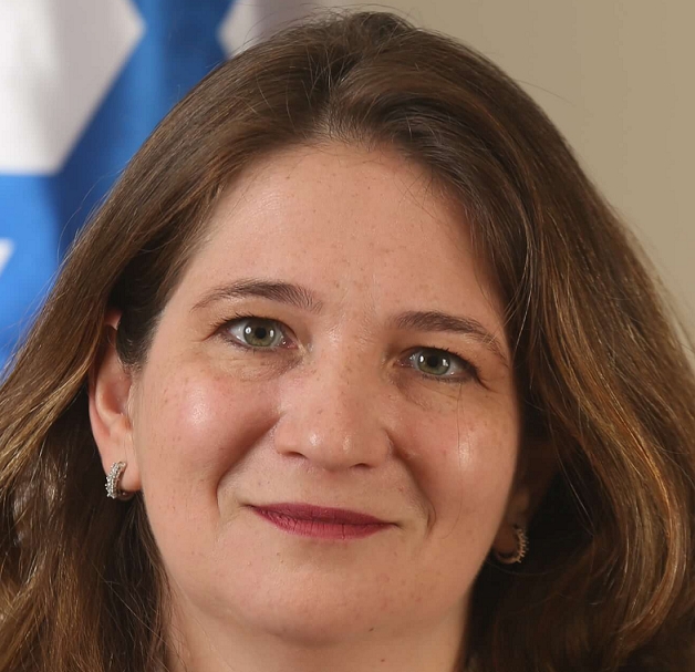 מריה פיקוס בוגדאנוב עבדה בפרקליטות חיפה ככפופה לעמית איסמן עם חוטיני מנומר