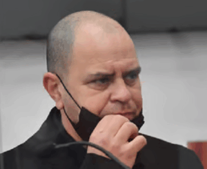 ניר שוורץ תפר לניר חפץ את קרן סידקובסקי