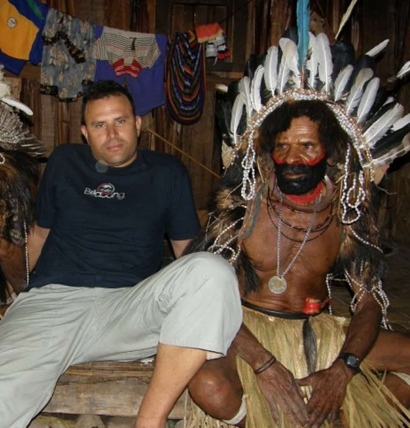 אלון דוידוב חינגת מין וסמים עם ילידים פולינזים בפפואה ב 2010