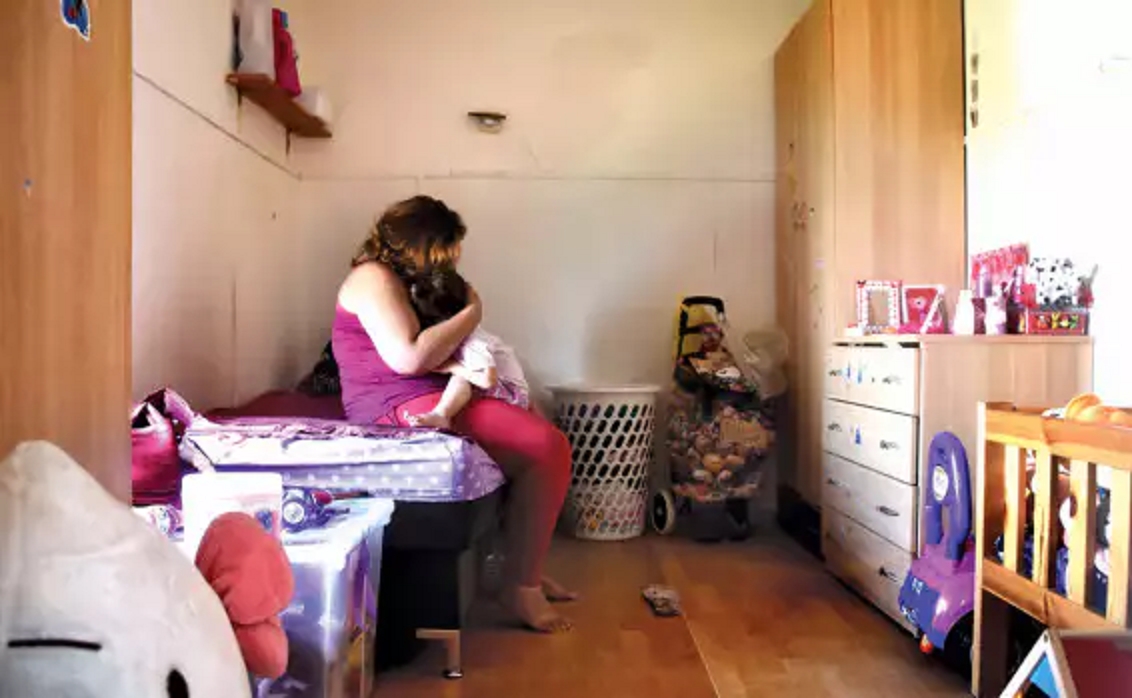חדר כליאה לאמא עם תינוקת בבית שבתאי הידוע לשמצה