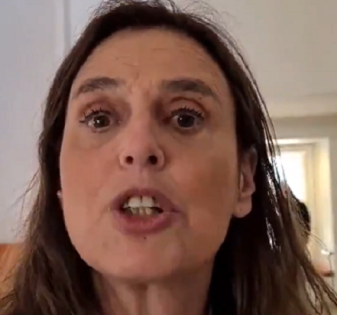 דפנה הולץ פלוץ לכנר מופעלת עי זהבה גלאון