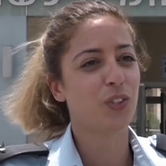שני שי שוטרת במשטרת הבבונים של ישראל