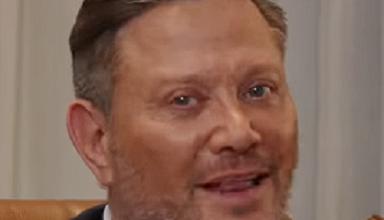 רן רייכמן עושה הכל מקבל באנאלי מתכופף בגלורי הול