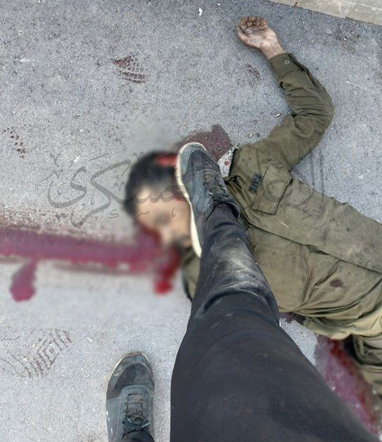חייל ישראלי שדורכים לו על הראש שותת דם מכל גופו