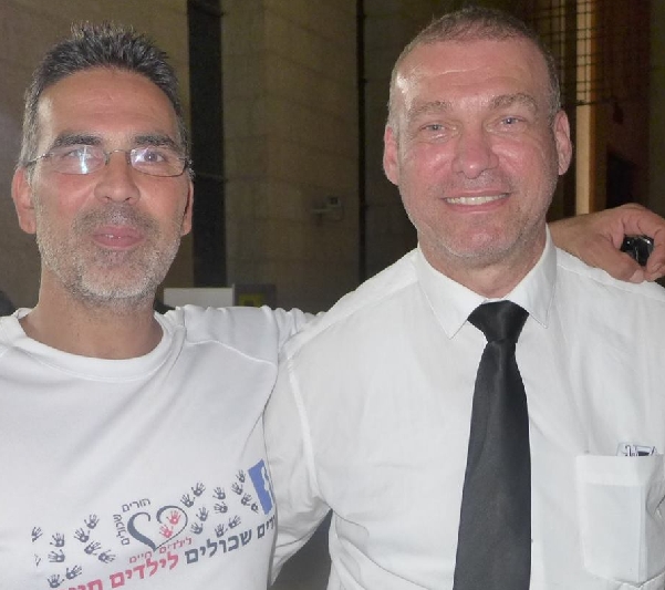 יניב מויאל עם מוטי לייבל לאחר ייצוג מוצלח בצו הגנה ב 2015