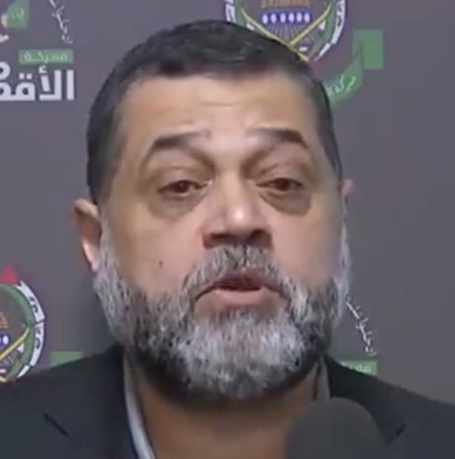 אוסמה חמדן מנהיג החמאס בבירות מודה למשפחות החטופים ולערוץ 12 על החלשת צהל