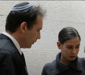 אילן בומבך עם הלקוחה המרגלת שלו ענת קם