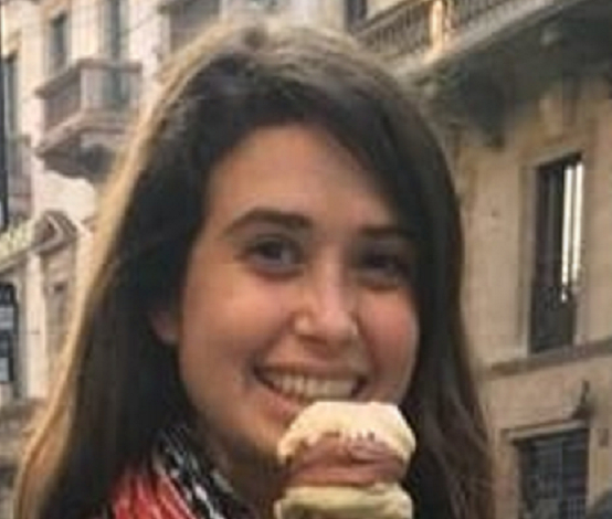 ליאור בריליאנט הבת של אליעזר חיה באמסטרדם ומלקקת גלידת חשיש