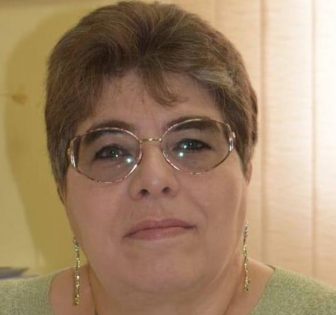 קטי דונאיביץ גברים מקבלים אותה מהסוע המשפטי והיא מוכרת אותם