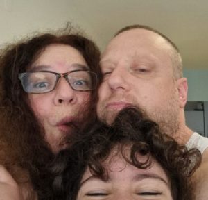 ליטל דוברוביצקי כתבת הזבל המשפטי של ידיעות פמינאציות אחרונות עם איתי גודר הבן זגיג שלה