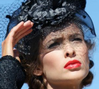 אורטל פנחסי רצתה קידום בעולם הדוגמנות ודחפה מלפפון בכוס