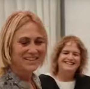 ליאת בן ארי עם הדס קליין שתי בהמות קקה צואתיות