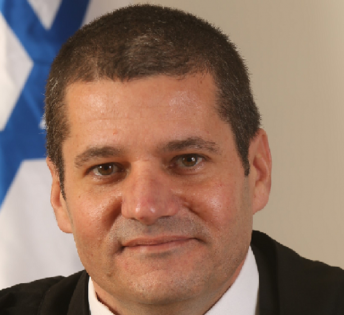 רועי פרי חותמת גומי של המשטרה