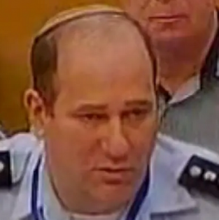 אבי פרנקל הטוסיק של שוטרת הוא נכס רגיש ויש לקדש אותו ולסגוד לו