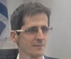 אלון גילדין חייט בכיר במתפרת המדמנה של הפרקליטות