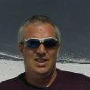 יהודה יוחננוף מדריך בדיחות וצ'יזבטים במכללה לביטחון לאומי