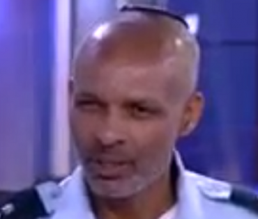 שי יאסו שוטר שיושב בבית דין משמעתי לשוטרים ומאונן אוננויות