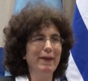 דפנה ברק ארז סובלת מרגשי נחיתות רק בגלל שיש לה כוס וכיעור