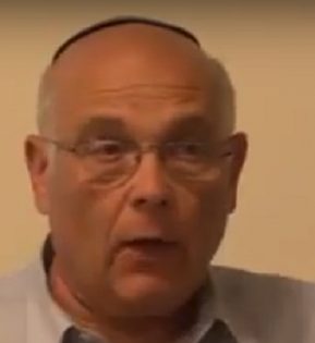 מנחם פינקלשטיין גרוטסקה עלובת נפש טיוח תלונות על פרקליטים