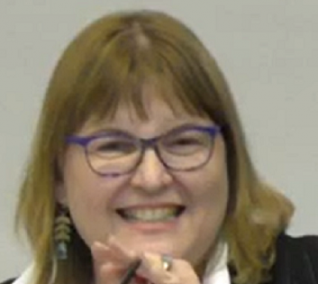 איריס רבינוביץ ברון בובה על חוט של גלי בהרב מיארה