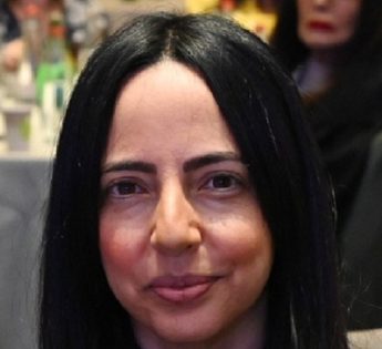 קרולין עידן דהרה על הזובי של אפי נוה