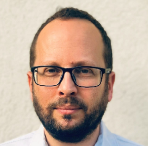 אמיר טבנקין קוקסי עם פרונקל מצוות תפירת תיקים