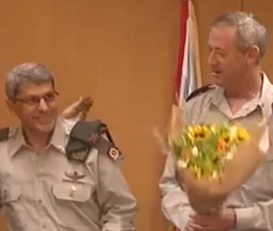 בני גנץ מביא פרחים לפצר דני עפרוני