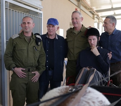 בני גנץ עם אהוב נפשו הקפלניסט המג'עג'ע דניאל הגרי
