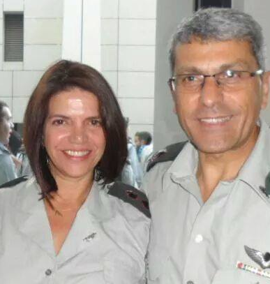 דני עפרוני עם הפרקליטה הצבאית שעשתה לי נעים דנה נוף