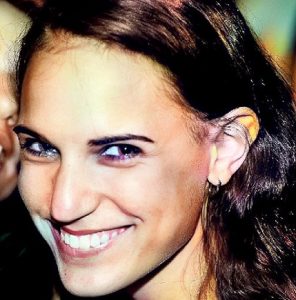 הדס נאמן מחפשת זין של נוחבה שיתקע אותה