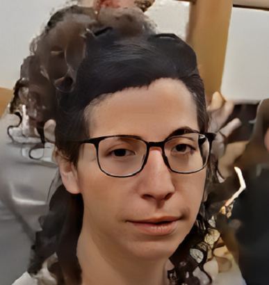 יעל פרידסון מהארץ שונאת ביבי קלינית משפריצה מיץ כוס