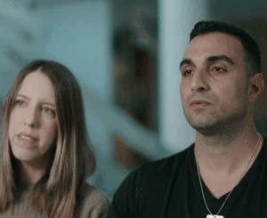 יוני אשר עם הפוסטמה דורון אשר כץ שמגייסת כסף להילחם בו בגירושין