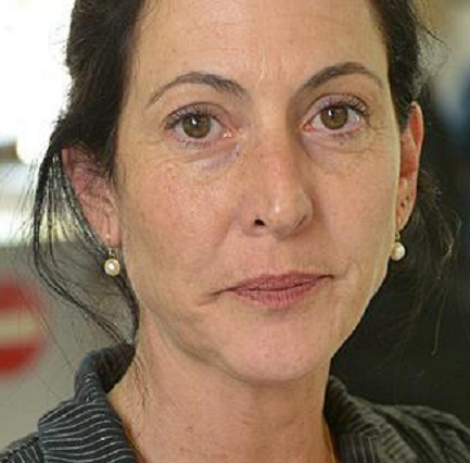 סיגל דבורי שאפה להיות שופטת לתת דרור לכלביות שלה