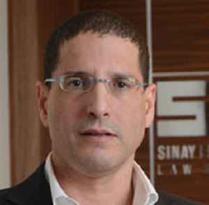 סיני אליאס עושה מיליונים מתביעות ייצוגיות חירטוטיות
