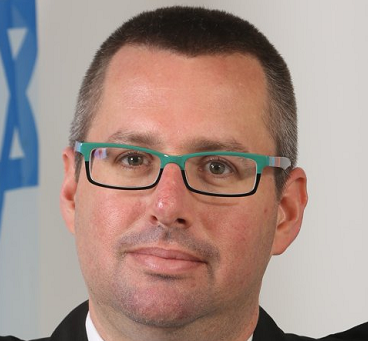 עמית יריב הנשיא של יורם ברוזה מגבה את הגזענות שלו