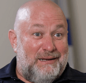 בועז בלט רוצה פרס על תפירת תיקי ביבי