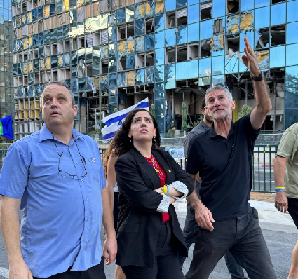 המאושרים יאיר גולן נעמה לזימי וגלעד קריב בהריסות מטיל איראני