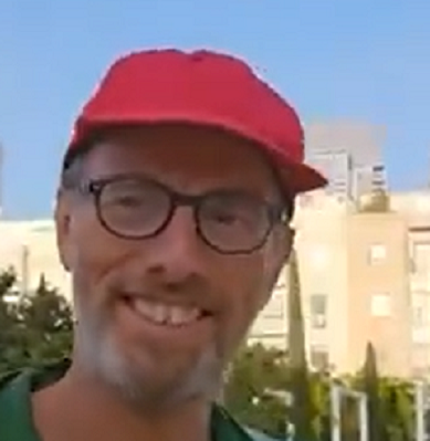 מפגין ישראלי נגד המלחמה היודנאצית באיראן