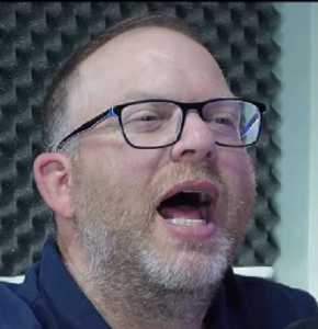 אביעד גליקמן החזרזירון פוער לסת לנוחבה