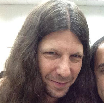 אילן לוקאץ' עיתונאי זבל עם כינים של נוחבה בשיער
