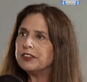 דפנה הולץ פלוץ מי מממן את הכוס הרחב שוליים שלה