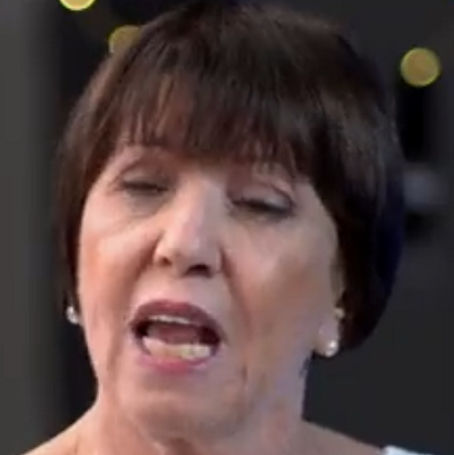 זהבה גלאון עם פה פעור לזין של נוחבה