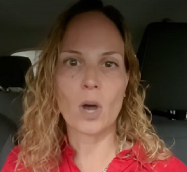 מורן מישל עשתה ביד למדריך צלילה 43 מטר מתחת למים