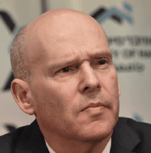 עמית איסמן מוצץ הדם עם החוטיני בתחת