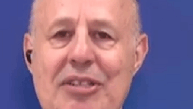 צחי הנגבי נפגש עם ג'ולאני שמסובב אותו על האצבע