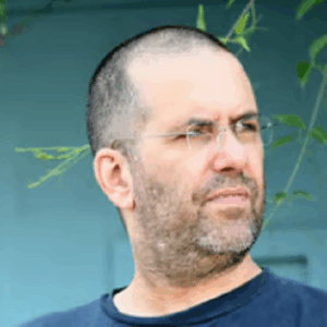 רוני דונביץ הקופירייטר של מבצר הדמוקרטיה ודפנה הולץ פלוץ